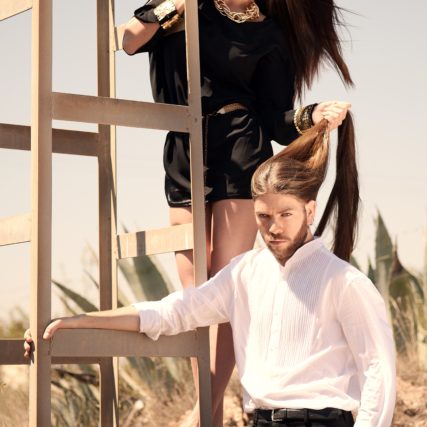 Fotografía Valencia Producto con modelo Creativa