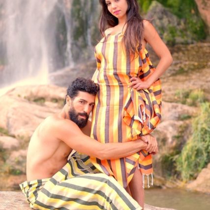 Fotografía producto con modelo toallas exteriores