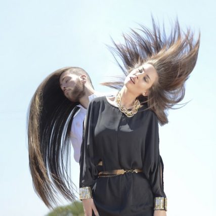 Fotografía Valencia Producto con modelo Creativa